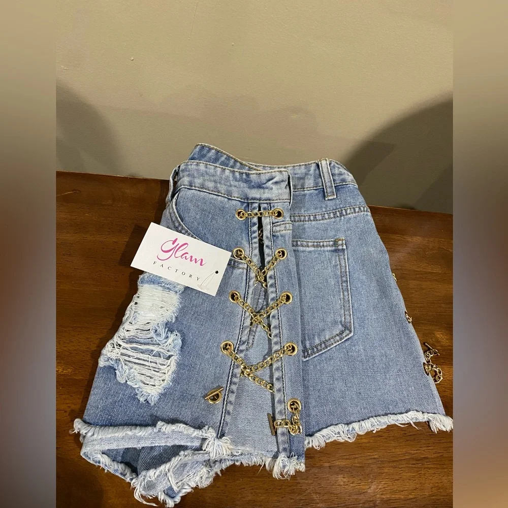 Gold chain denim shorts size Medium 100% Cotton - Picture 3 of 7